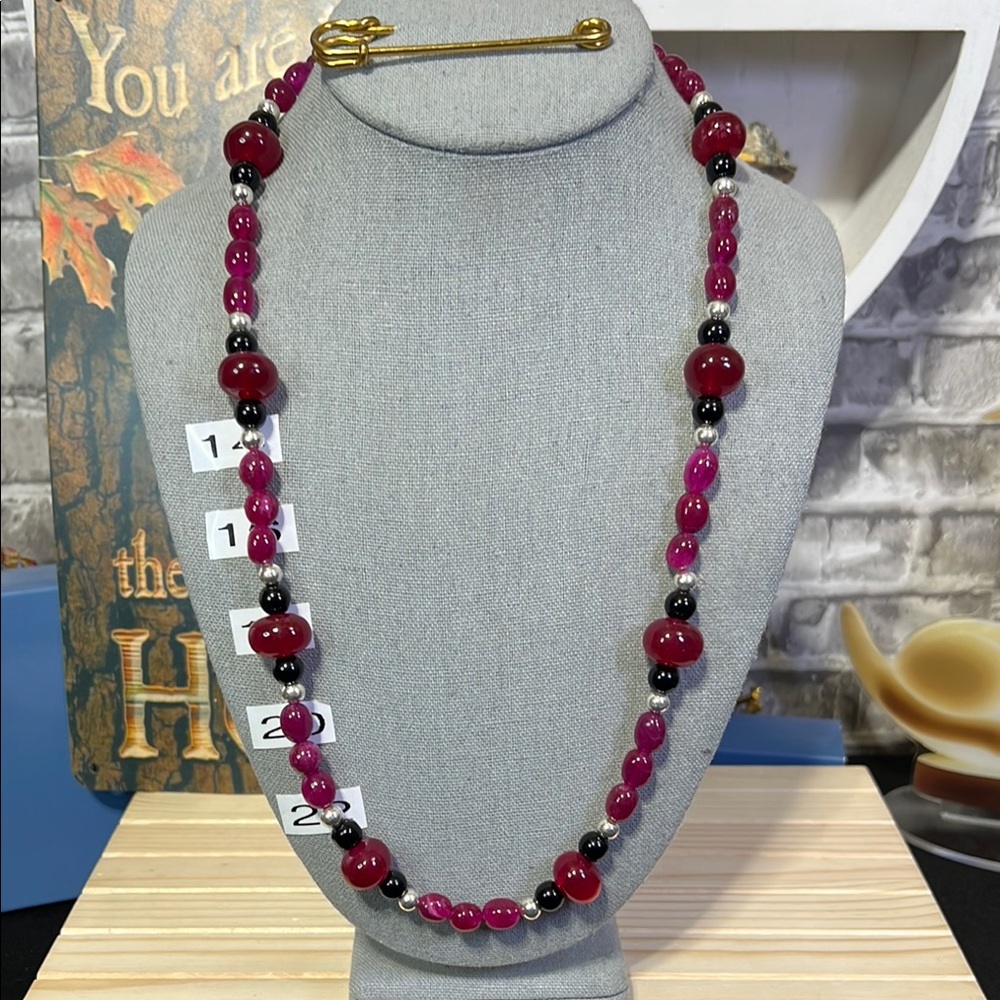 Elegant Pink and Black Beaded Necklace